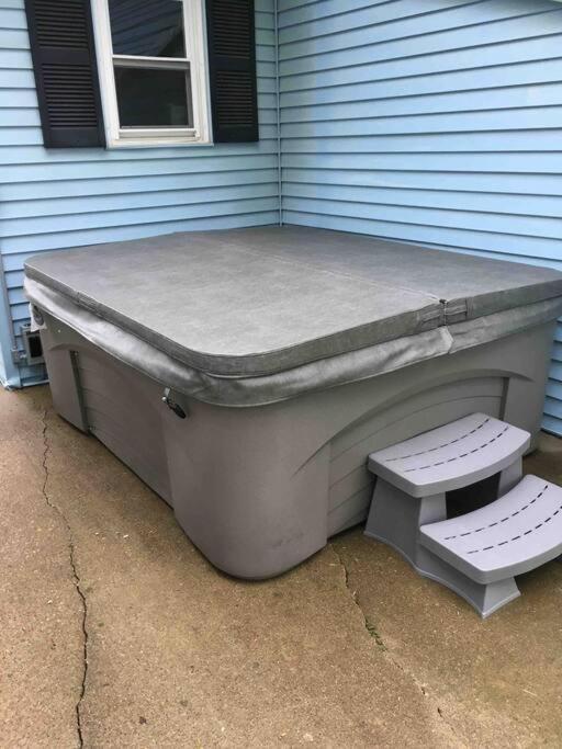 Villa Caddy Corner Has A Hot Tub Just Outside Of Town French Lick Esterno foto